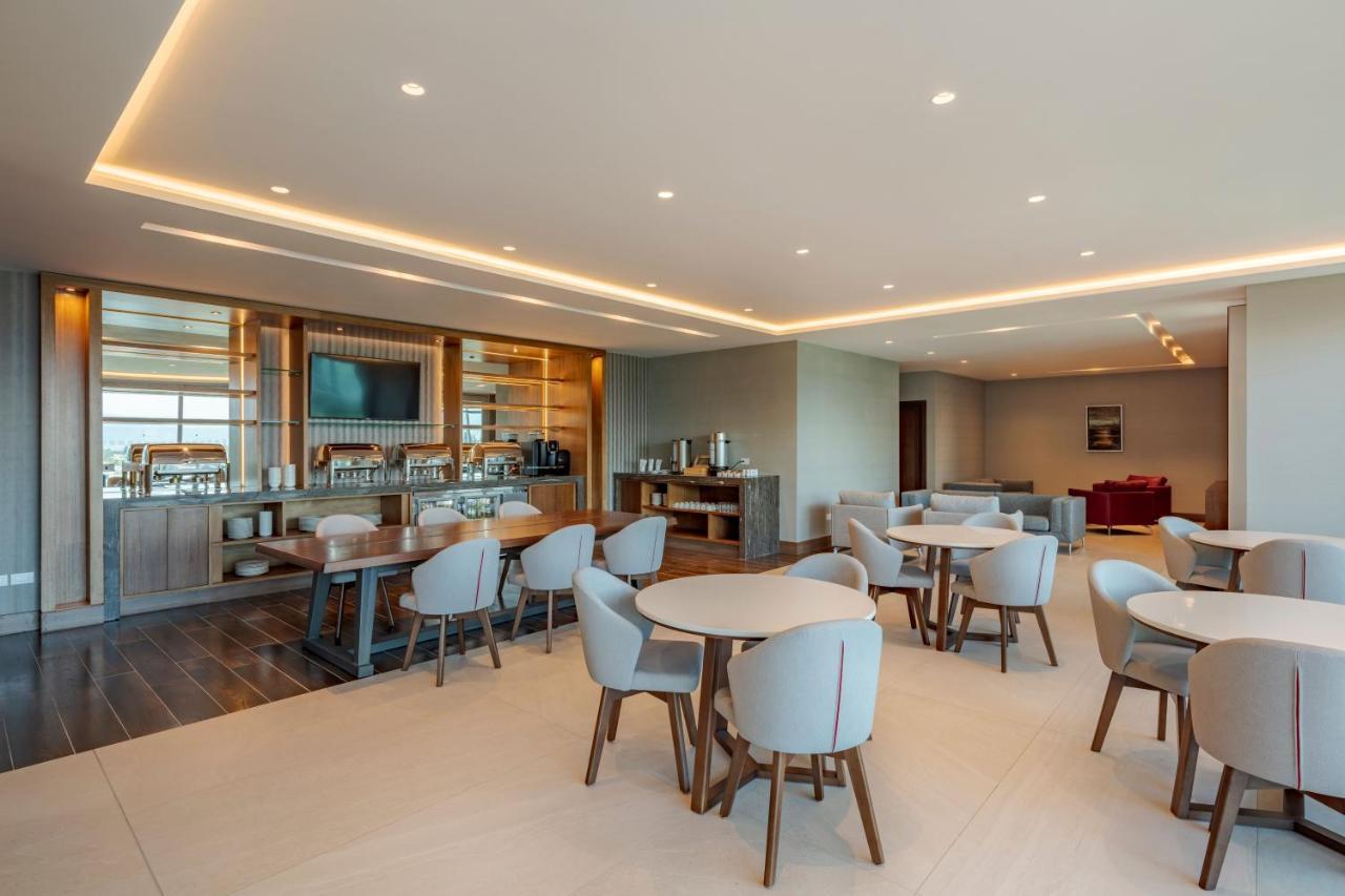 Holiday Inn - Quito Airport By Ihg Табабела Экстерьер фото The lounge at the airport
