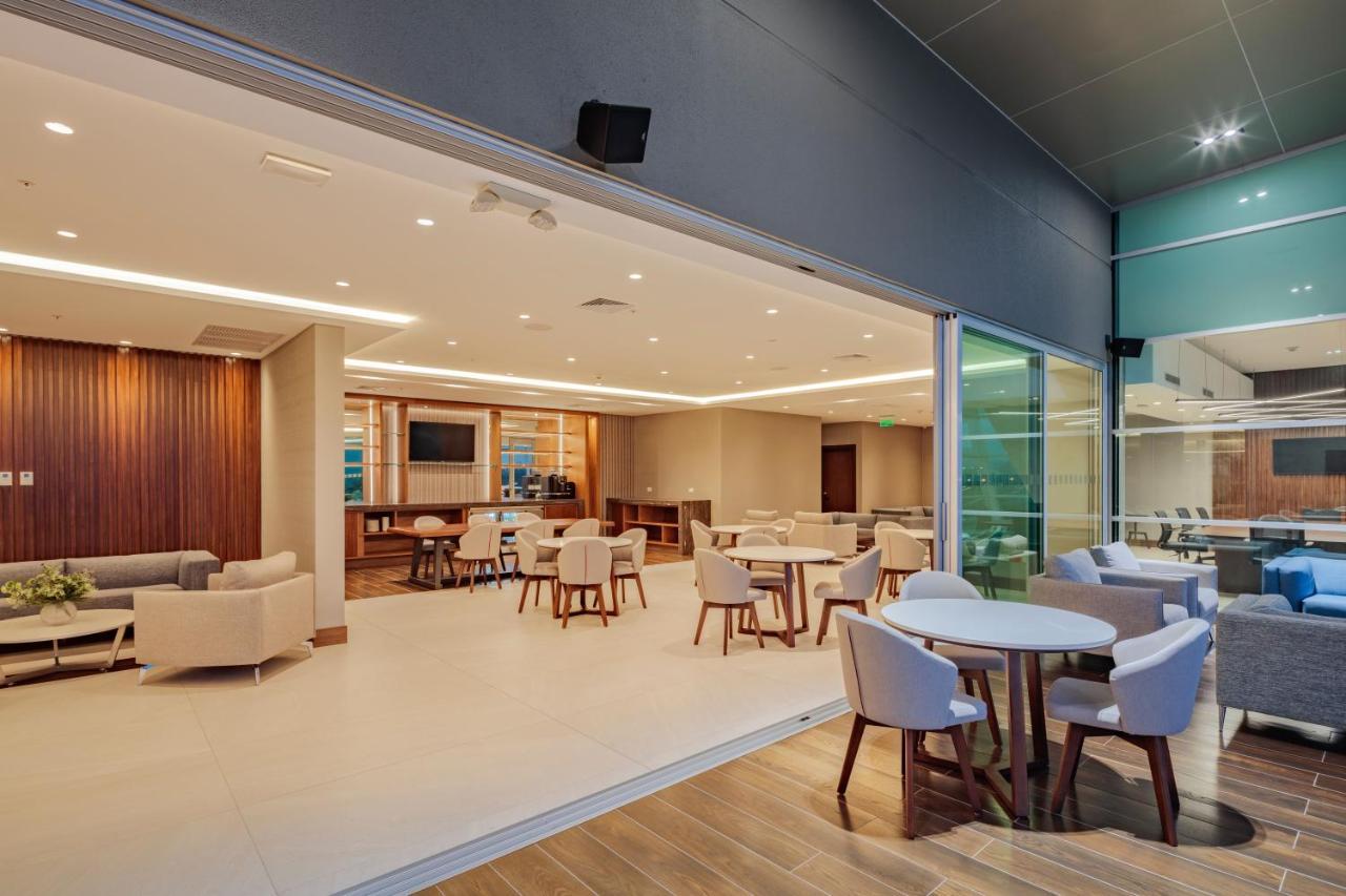 Holiday Inn - Quito Airport By Ihg Табабела Экстерьер фото The lounge at the airport.